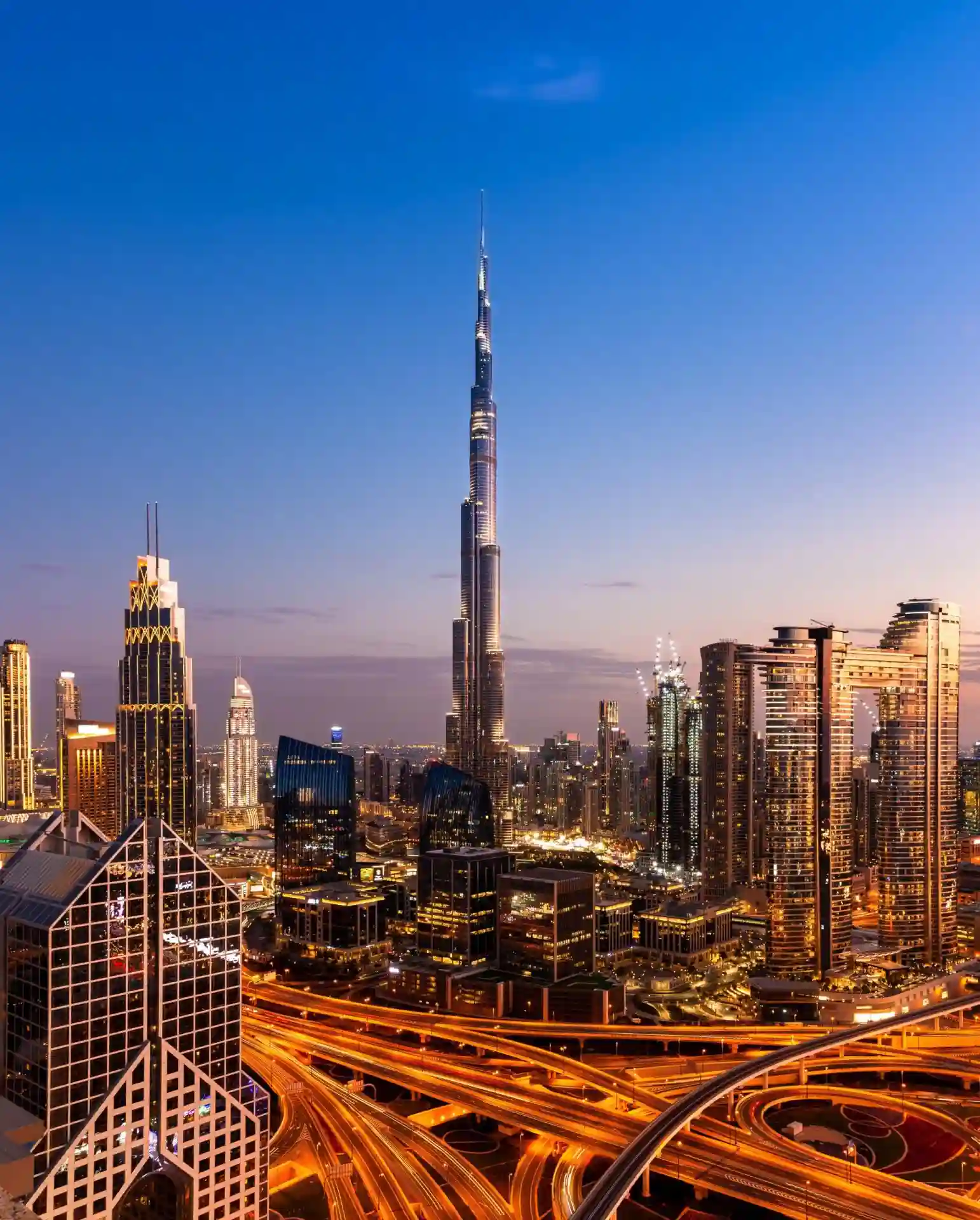 burj-khalifa-at-dusk-dubai-uae-2023-11-27-05-00-57-utc-scaled-e1716043319621-1.webp